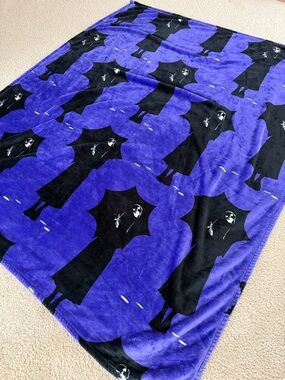 “Wednesday” 100% Polyester Blanket